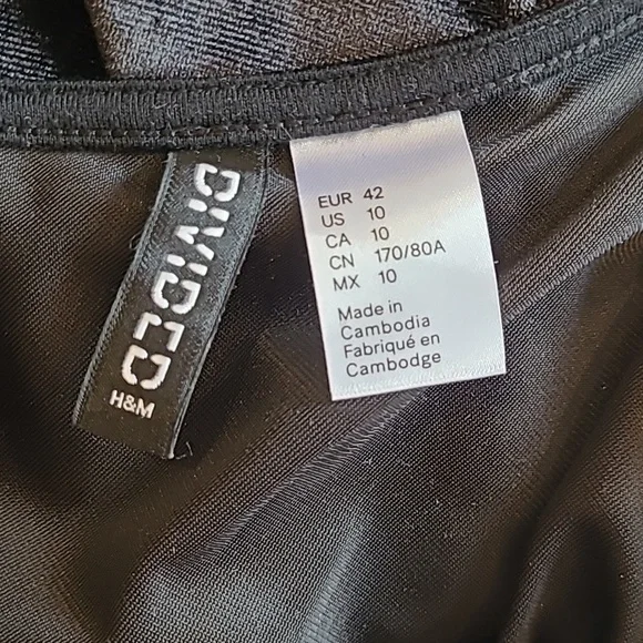 H&M Black Velvet Jumpsuit | Size 10 - Picture 9 of 9